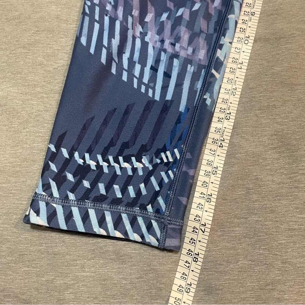 Peloton WITH Zepheria Reversible Capri Leggings High Rise Medium - Picture 10 of 11